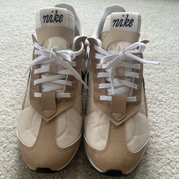 Nike Shoes - Nike women’s size 10